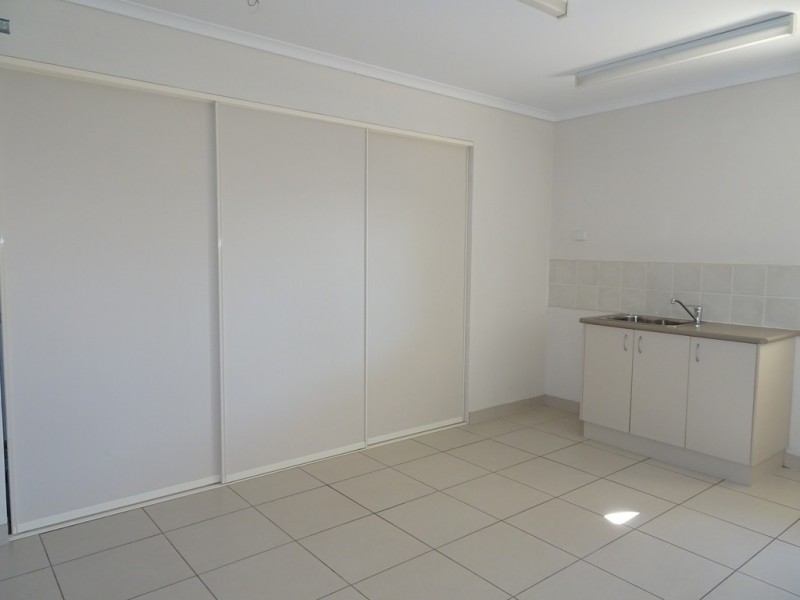 2/24 Eva Parade, Glenella QLD 4740