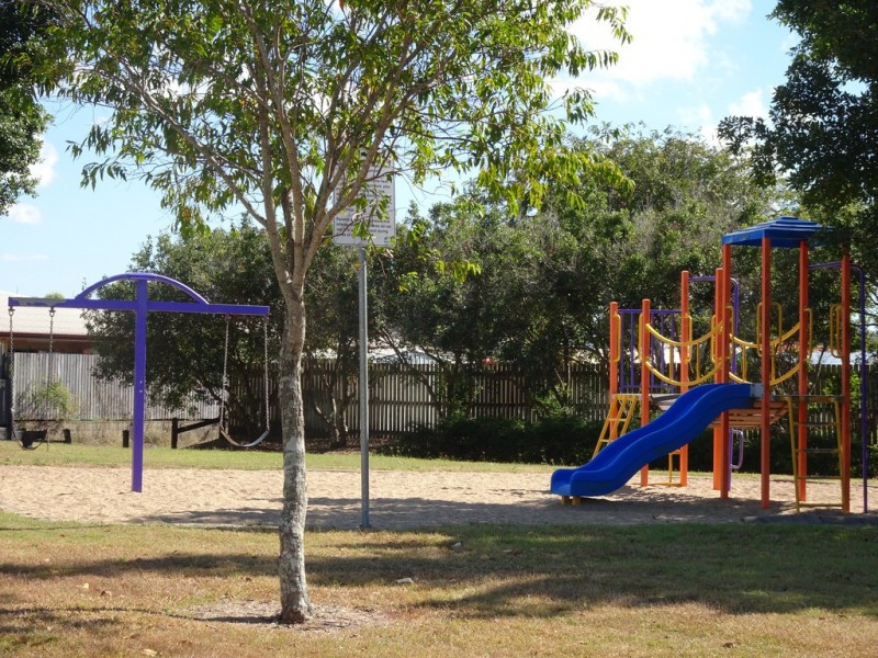 2/24 Eva Parade, Glenella QLD 4740