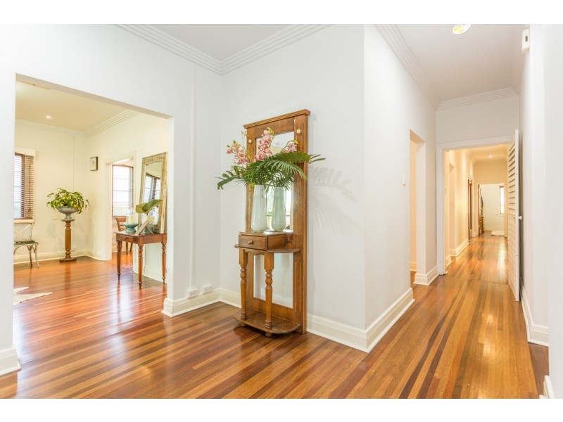 83 Nebo Road, West Mackay QLD 4740