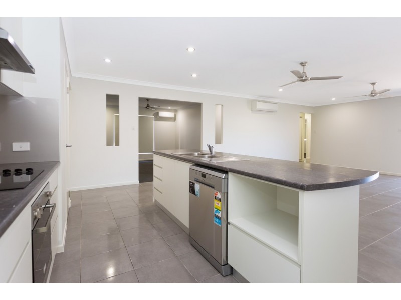 15 Majesty Street, Rural View QLD 4740