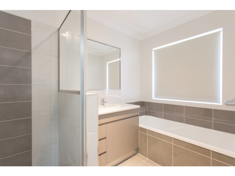 15 Majesty Street, Rural View QLD 4740