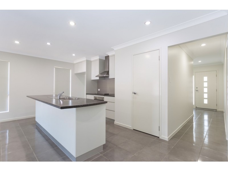 15 Majesty Street, Rural View QLD 4740