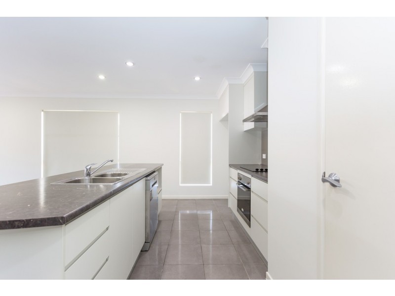 15 Majesty Street, Rural View QLD 4740