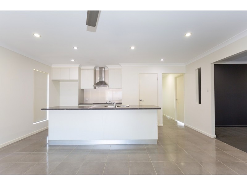 15 Majesty Street, Rural View QLD 4740