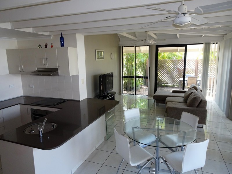 14/2 Beach Road, Dolphin Heads QLD 4740