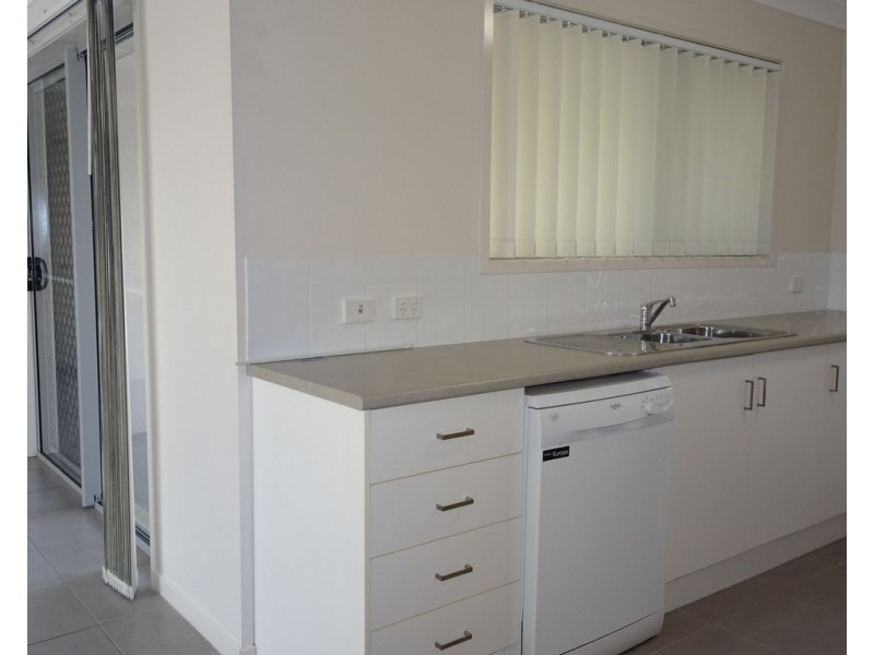 69 Newport Parade, Blacks Beach QLD 4740