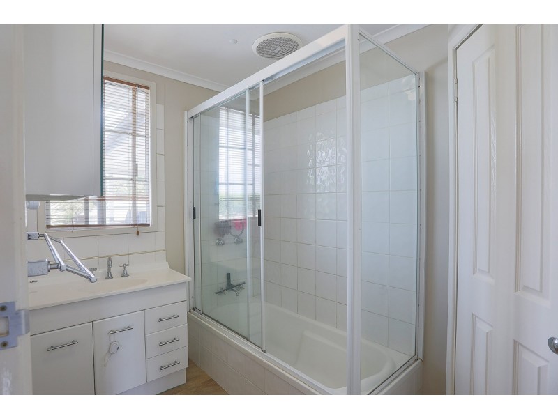 25 Flors Avenue, Mount Pleasant QLD 4740