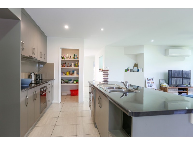 69 Makybe Diva Drive, Ooralea QLD 4740