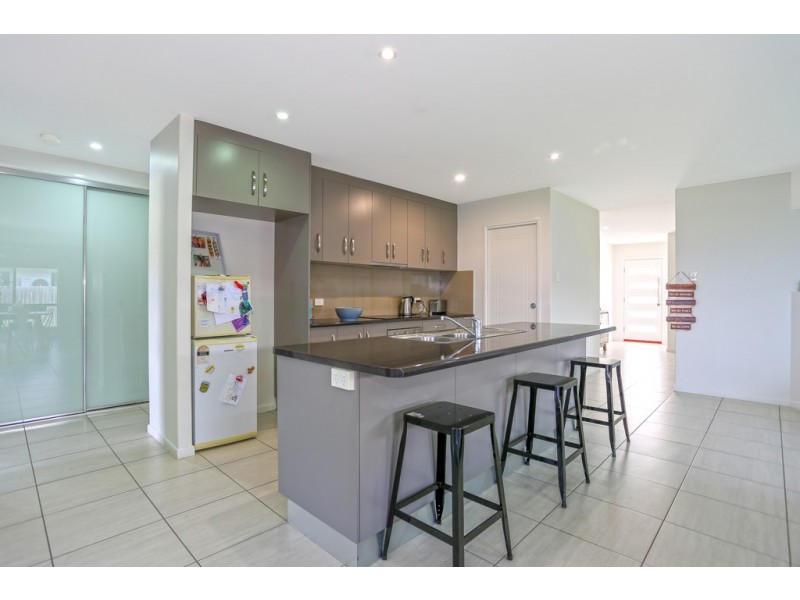 69 Makybe Diva Drive, Ooralea QLD 4740