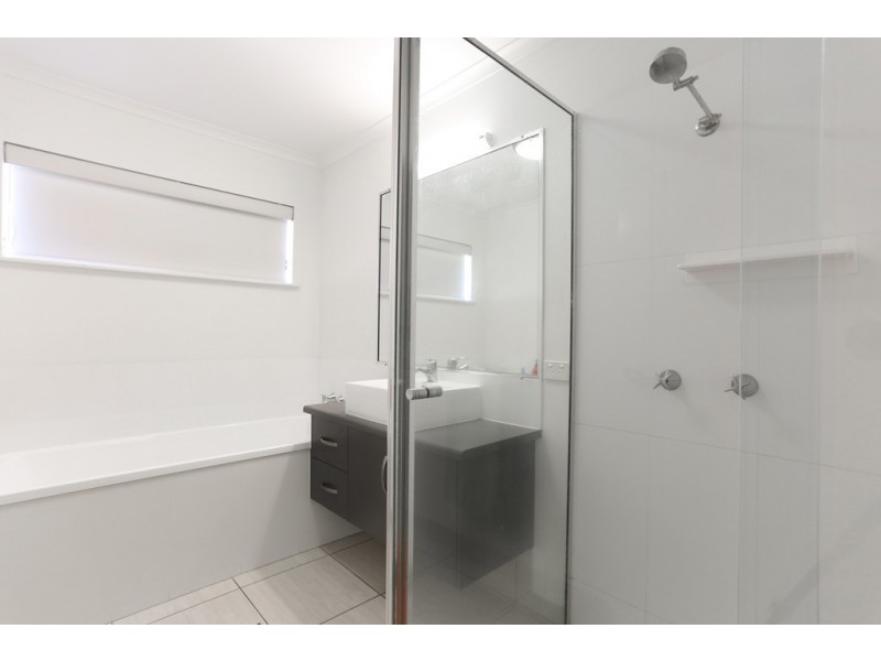 69 Makybe Diva Drive, Ooralea QLD 4740