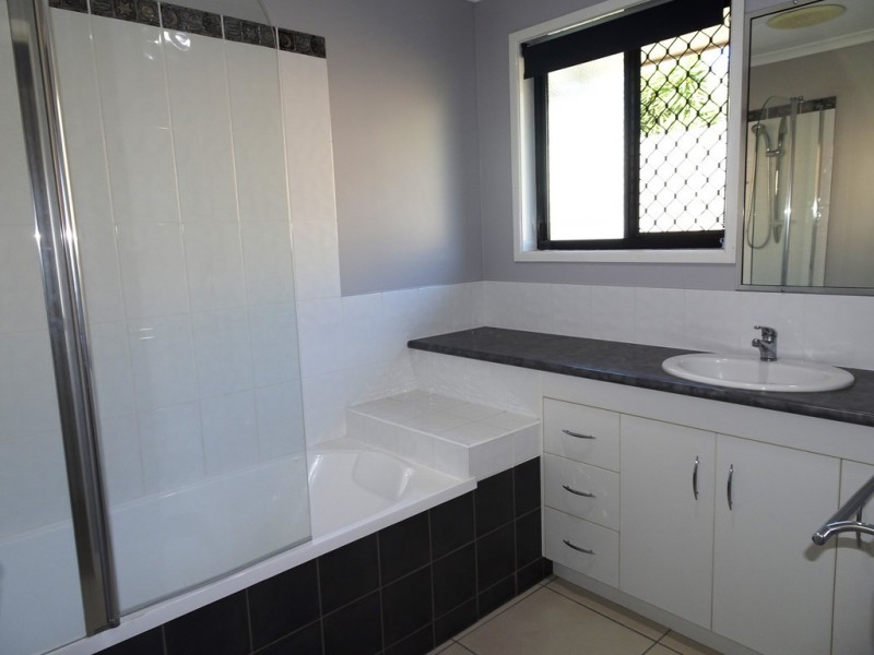 25 Townsend Street, Bucasia QLD 4750