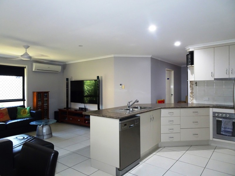 25 Townsend Street, Bucasia QLD 4750