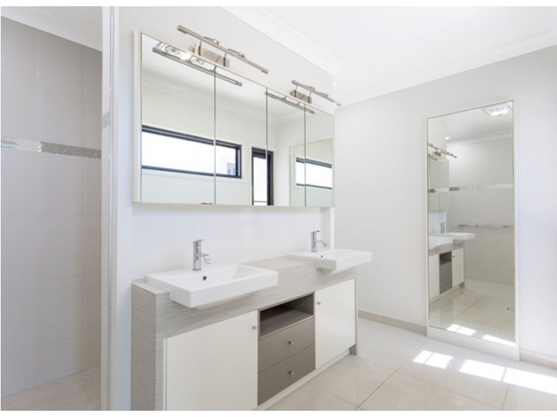 73 Cinnamon Drive, Glenella QLD 4740