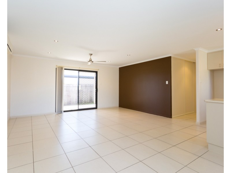 1/24 Eva Parade, Glenella QLD 4740
