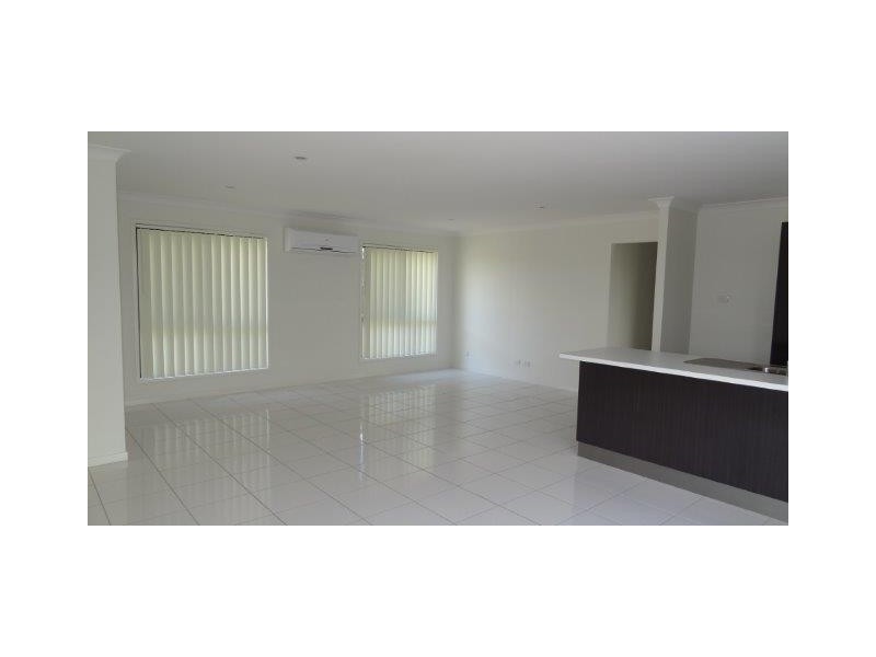 55 Commander Parade, Shoal Point QLD 4750