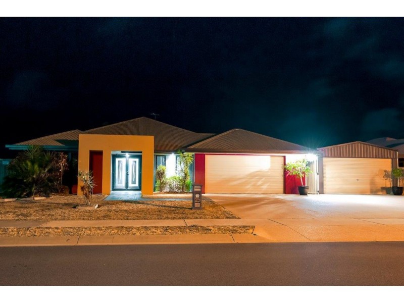 25 Whitehaven Drive, Blacks Beach QLD 4740