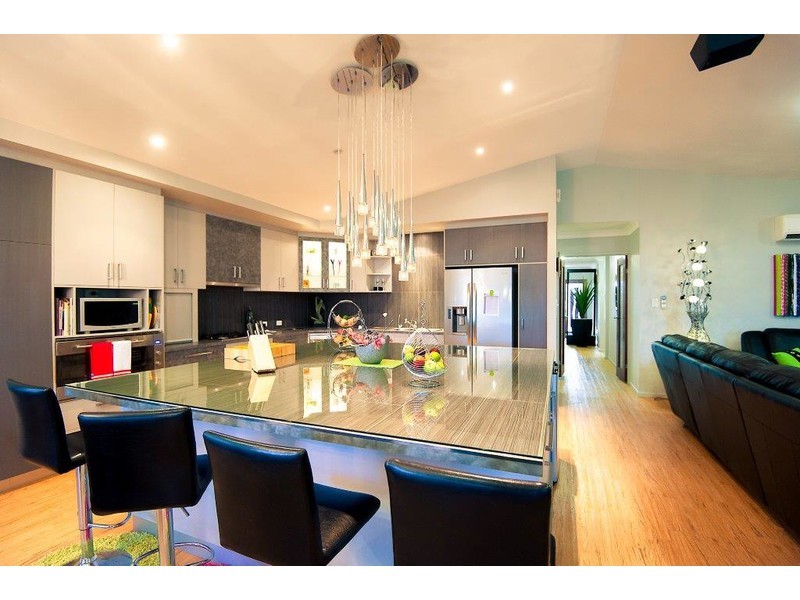 25 Whitehaven Drive, Blacks Beach QLD 4740