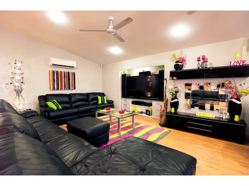 25 Whitehaven Drive, Blacks Beach QLD 4740