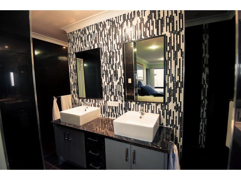 25 Whitehaven Drive, Blacks Beach QLD 4740