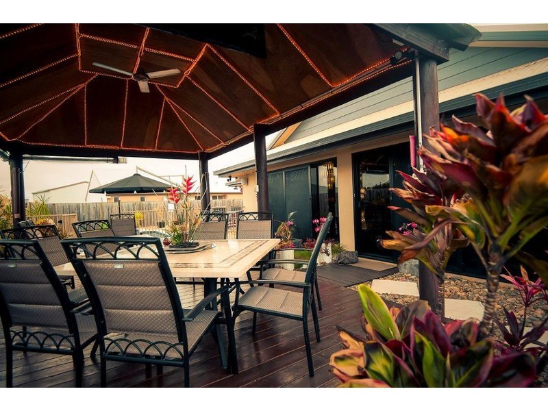 25 Whitehaven Drive, Blacks Beach QLD 4740