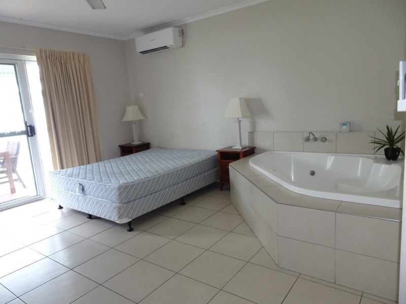 240/6 Beach Road, Dolphin Heads QLD 4740