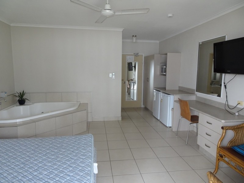 240/6 Beach Road, Dolphin Heads QLD 4740