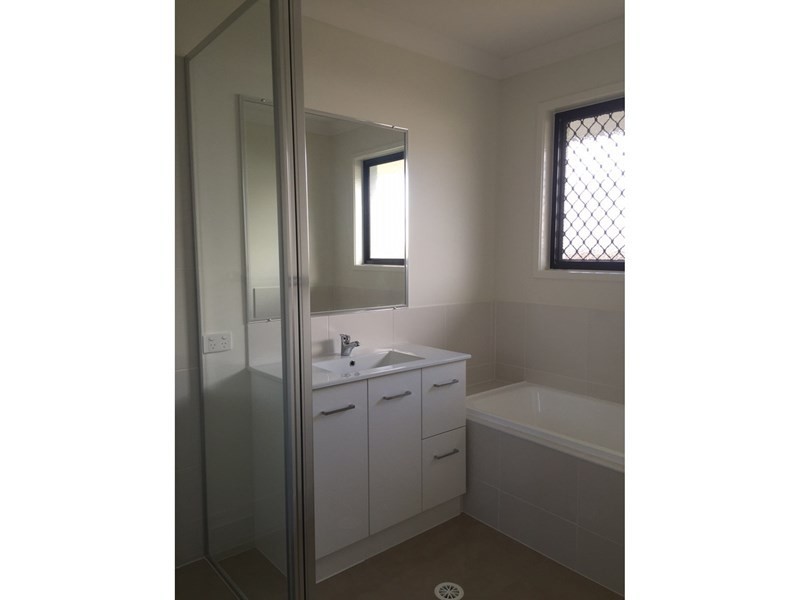 14 Hinkler Court, Rural View QLD 4740