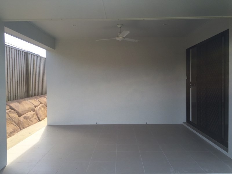 14 Hinkler Court, Rural View QLD 4740