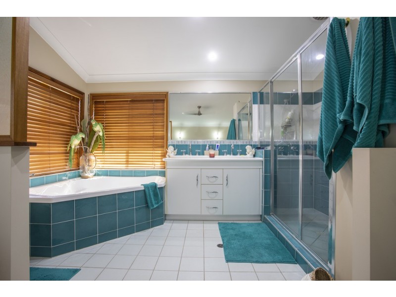 12 Mclaughlin Drive, Eimeo QLD 4740