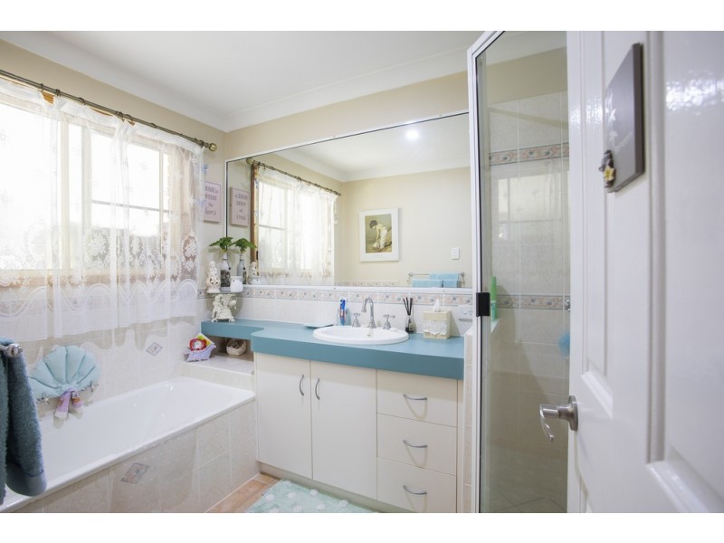 12 Mclaughlin Drive, Eimeo QLD 4740