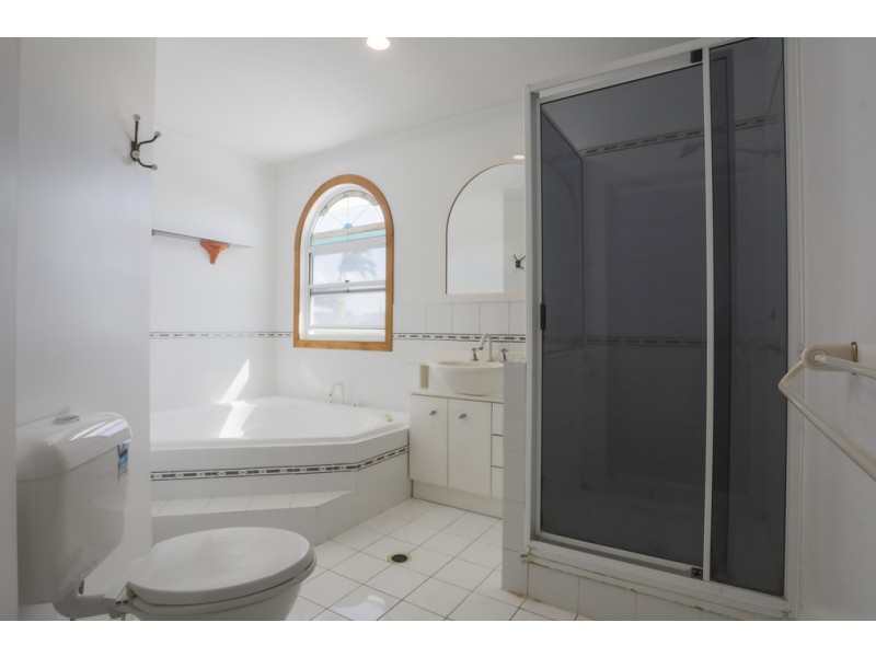 8 Chapman Court, Eimeo QLD 4740