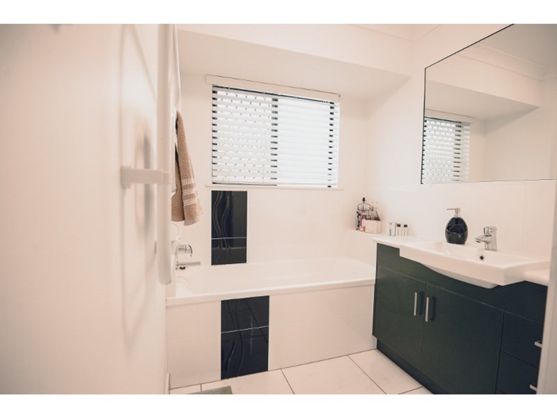 10 Townsend Street, Bucasia QLD 4750