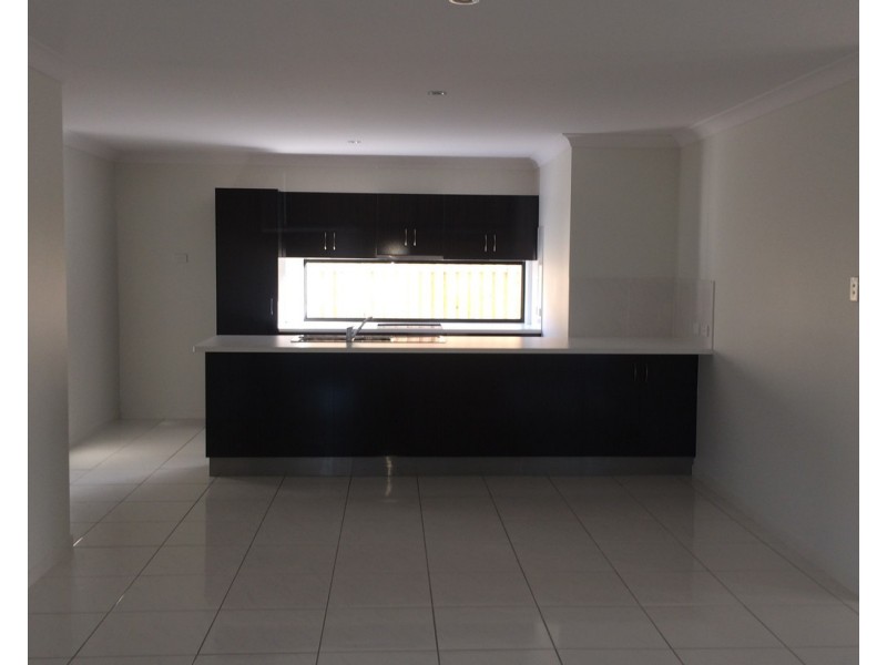 16 Hinkler Court, Rural View QLD 4740