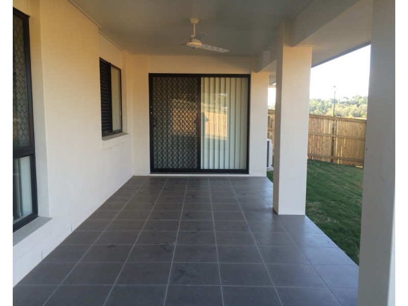 16 Hinkler Court, Rural View QLD 4740
