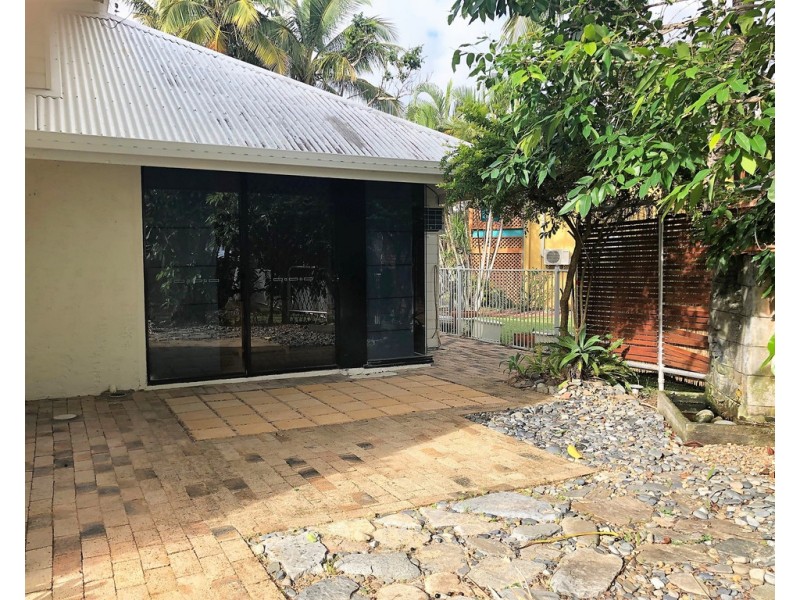 15/2 Beach Road, Dolphin Heads QLD 4740