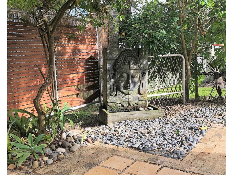 15/2 Beach Road, Dolphin Heads QLD 4740