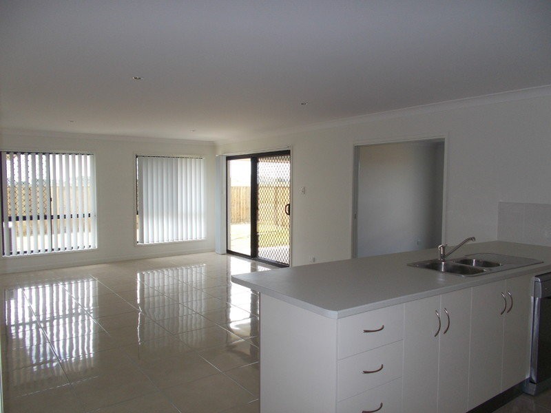 50 Commander Parade, Bucasia QLD 4750