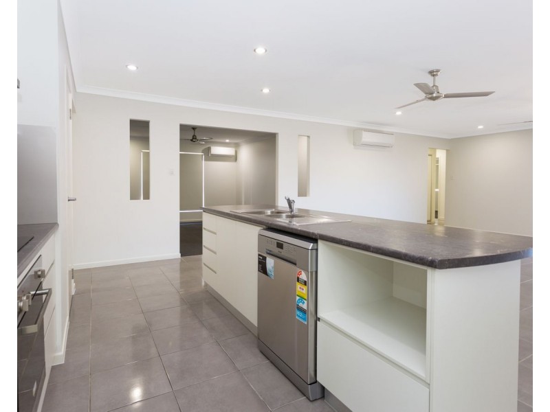 15 Majesty Street, Rural View QLD 4740