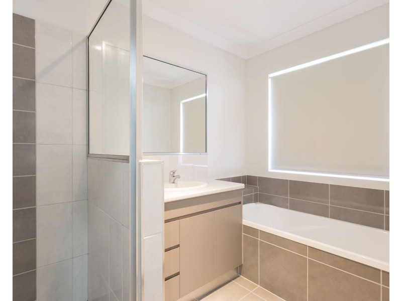 15 Majesty Street, Rural View QLD 4740