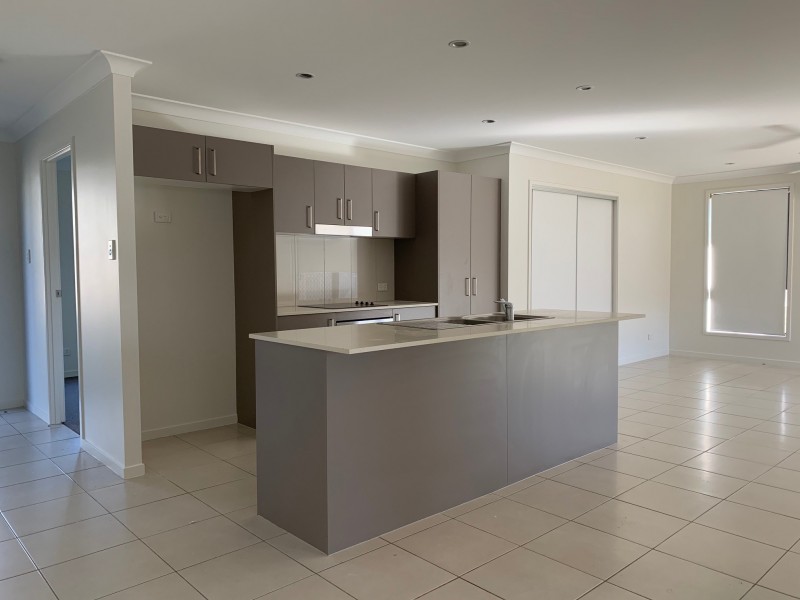 2/8 Bonney Street, Rural View QLD 4740