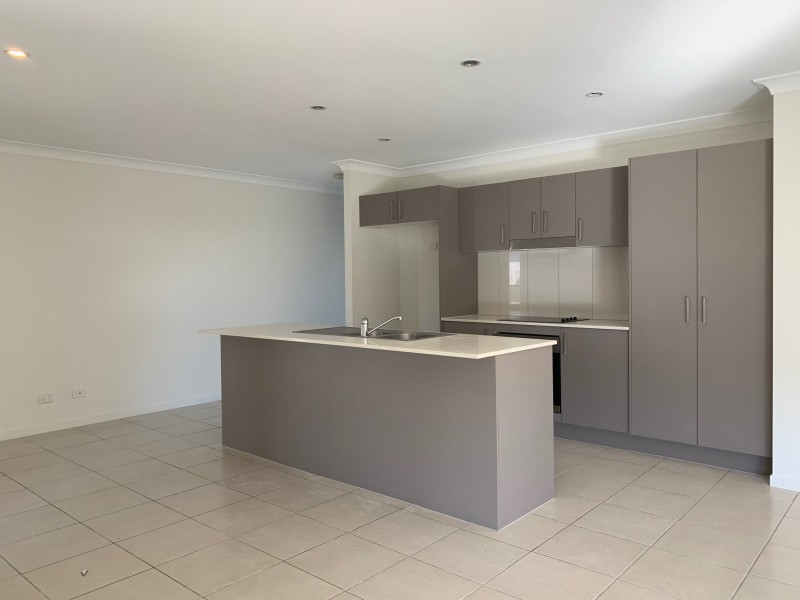 2/8 Bonney Street, Rural View QLD 4740