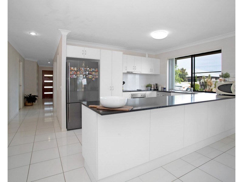 1 Crestview Crescent, Bucasia QLD 4750