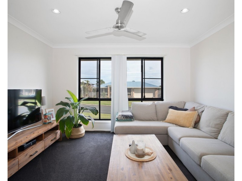 1 Crestview Crescent, Bucasia QLD 4750