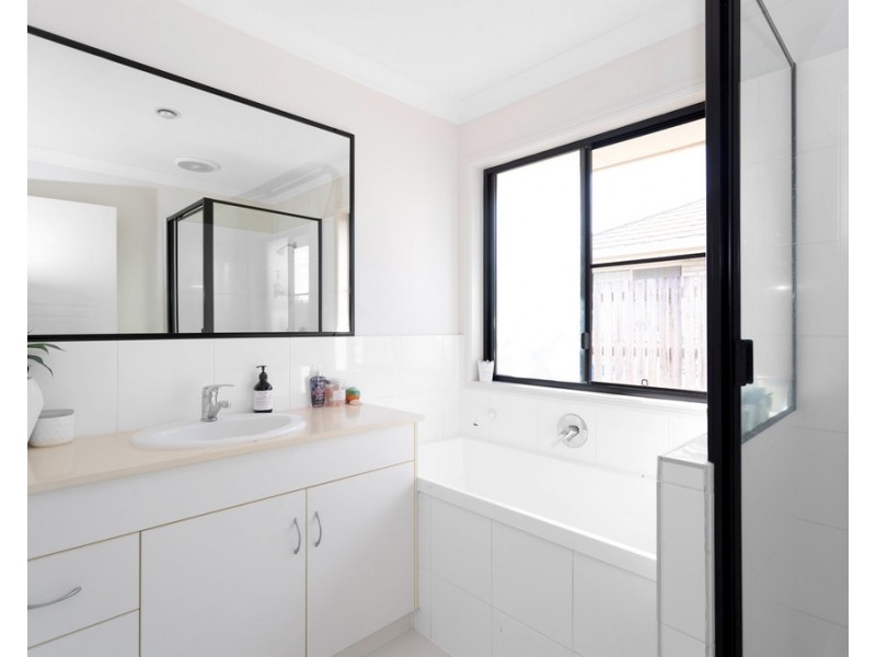 1 Crestview Crescent, Bucasia QLD 4750