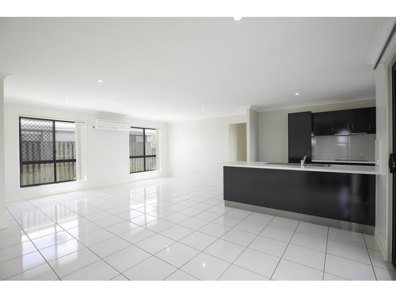 55 Commander Parade, Shoal Point QLD 4750