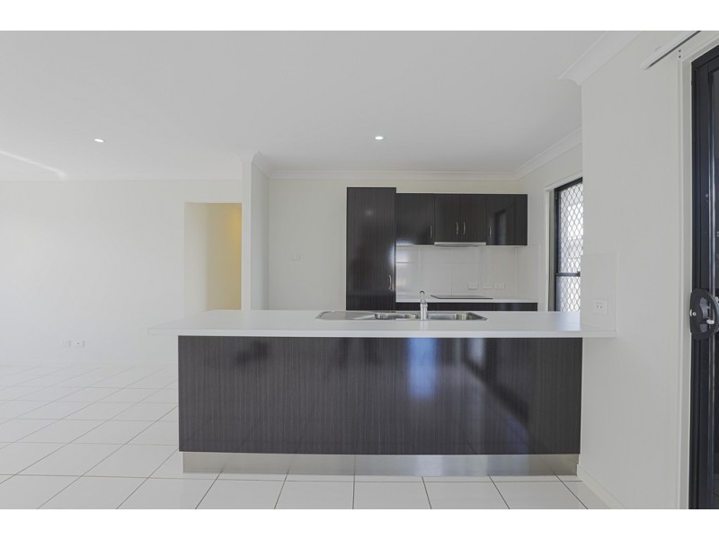 55 Commander Parade, Shoal Point QLD 4750