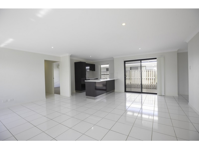 55 Commander Parade, Shoal Point QLD 4750