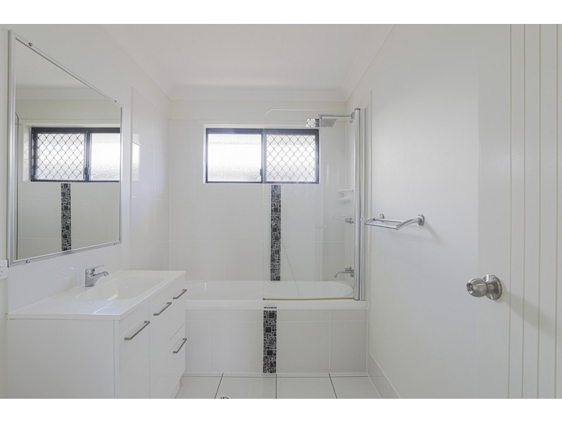 55 Commander Parade, Shoal Point QLD 4750