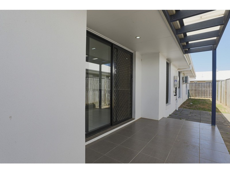 55 Commander Parade, Shoal Point QLD 4750