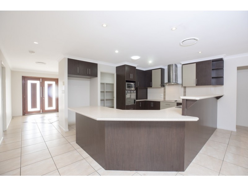 18 Cutfield Street, Glenella QLD 4740